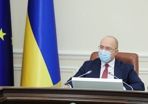 Премьер-министр приказал начать принимать заявки на апрельские выплаты 8 тыс. грн